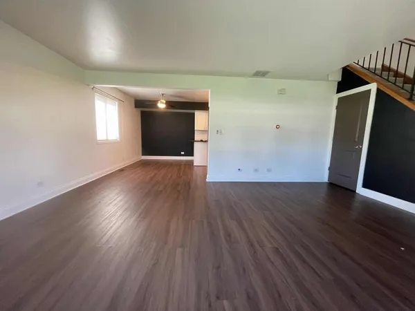 $2,100 | 211 East Oneida Avenue, Unit G, Bartlett, IL 60103