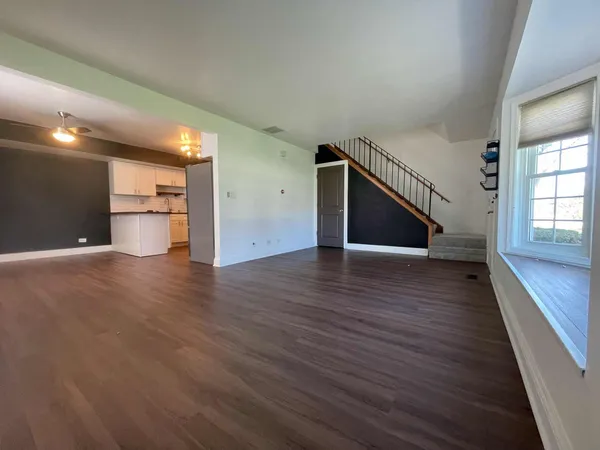 $2,250 | 211 East Oneida Avenue, Unit G, Bartlett, IL 60103