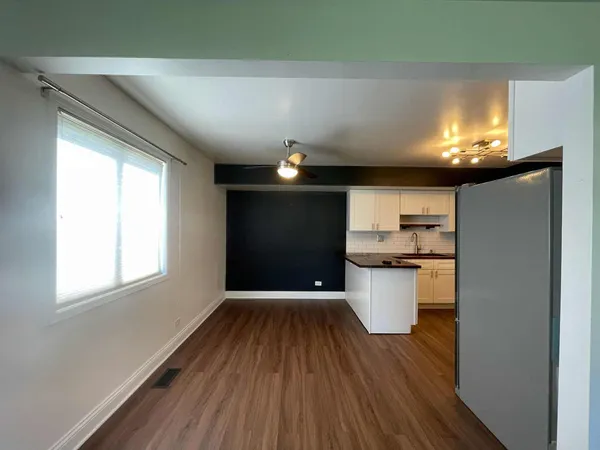 $2,250 | 211 East Oneida Avenue, Unit G, Bartlett, IL 60103
