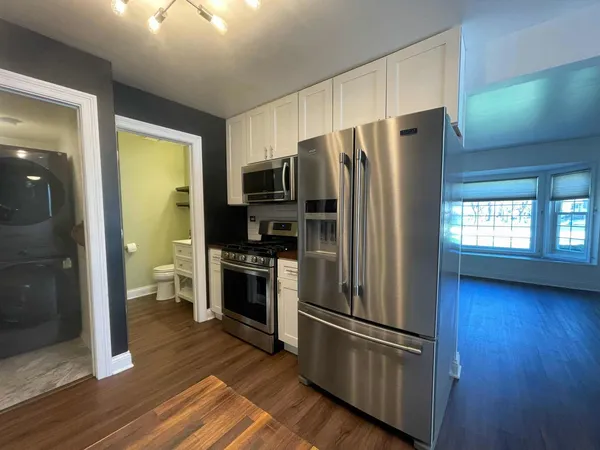 $2,250 | 211 East Oneida Avenue, Unit G, Bartlett, IL 60103
