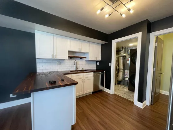 $2,100 | 211 East Oneida Avenue, Unit G, Bartlett, IL 60103