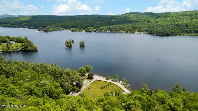 $599,000 | 9 Chippewa Loop, Horicon, NY 12815