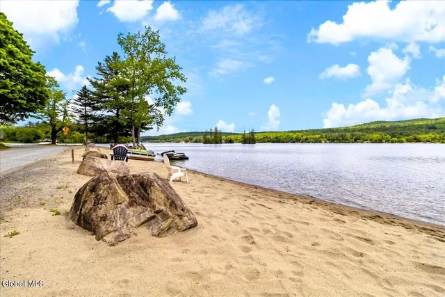 $599,000 | 9 Chippewa Loop, Horicon, NY 12815