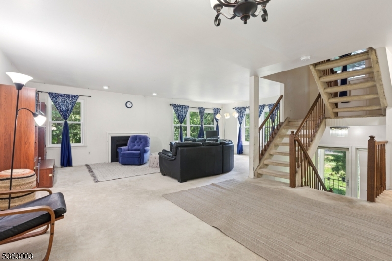 3606 Springbrook Drive Edison, NJ 08820 - Photo 3 of 25 a living room with furniture and a potted plant