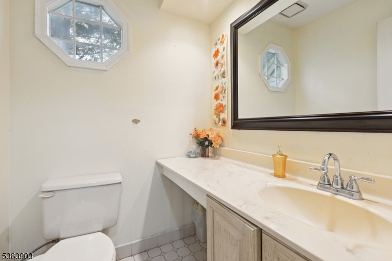 3606 Springbrook Drive Edison, NJ 08820 - Photo 10 of 25 a bathroom with a toilet sink and mirror