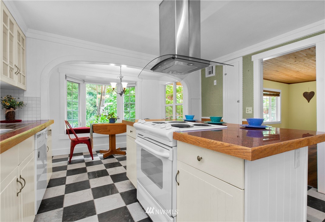 2039 Delphi Road Southwest Olympia, WA 98512 - Photo 10 of 35 Gallery Image 10
