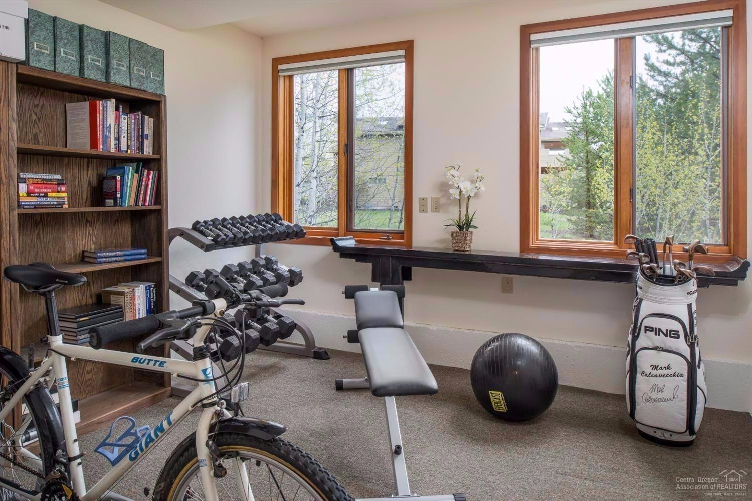 56872 River Road Sunriver, OR 97707 - Photo 20 of 21 This room, located in the hangar provide