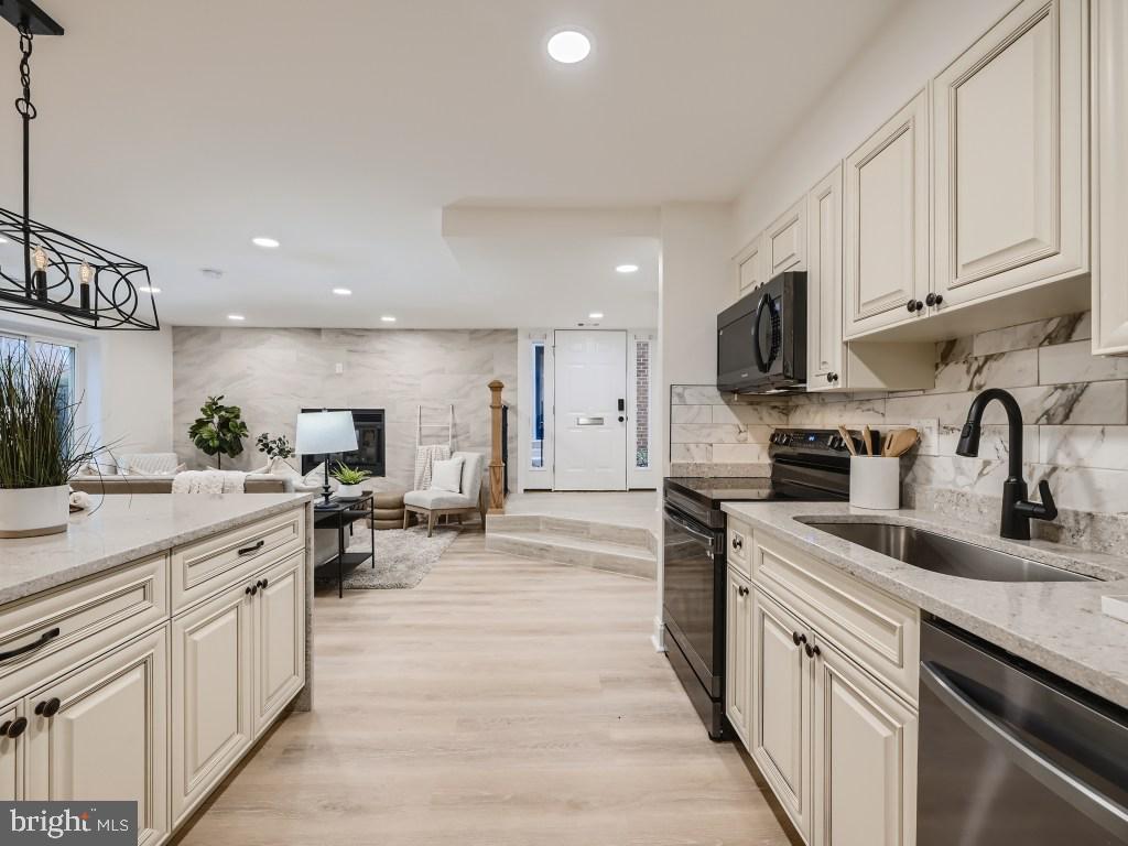 150 West Barre Street, Unit R 25 Baltimore, MD 21201 - Photo 6 of 15 Great kitchen