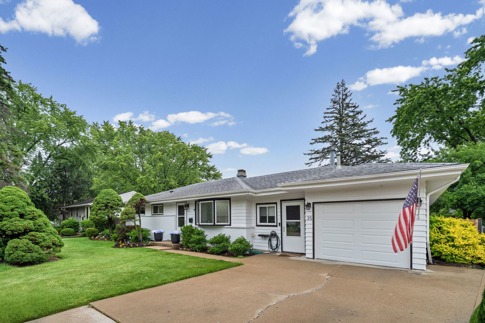 35 Johnathan Road Lake Zurich, IL 60047 - Photo 2 of 26 Gallery Image 2