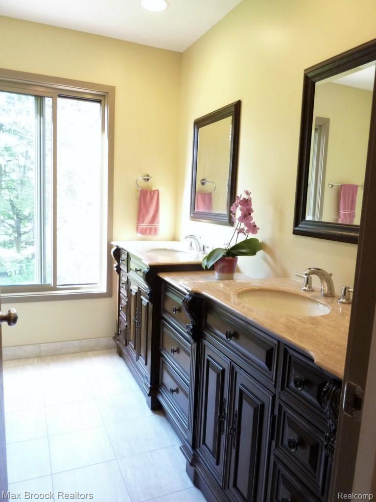 3959 Shellmarr Lane Bloomfield Hills, MI 48302 - Photo 61 of 86 Updated Full Bath Granite Counters