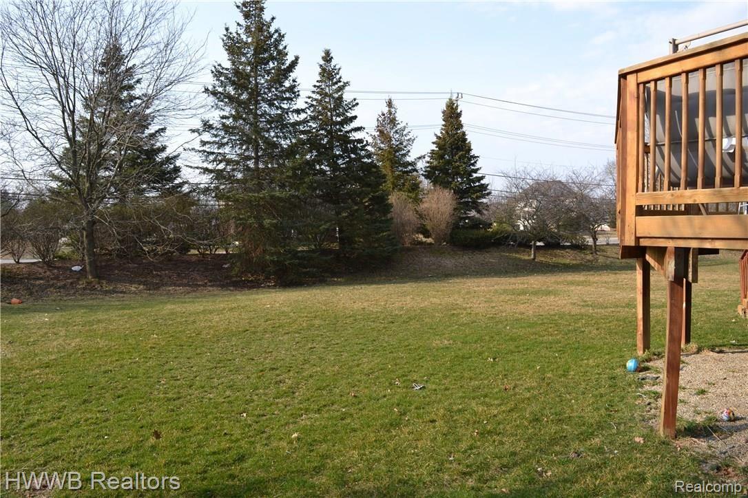 628 Seabrook Drive Rochester, MI 48307 - Photo 23 of 25 23 - Large Yard.JPG