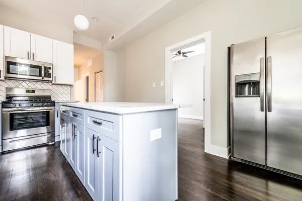 $3,000 | 1435 North Washtenaw Avenue, Unit 1, Chicago, IL 60622