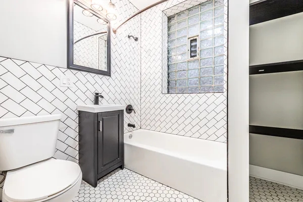 $3,000 | 1435 North Washtenaw Avenue, Unit 1, Chicago, IL 60622
