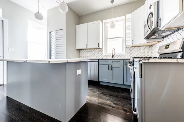 $3,000 | 1435 North Washtenaw Avenue, Unit 1, Chicago, IL 60622