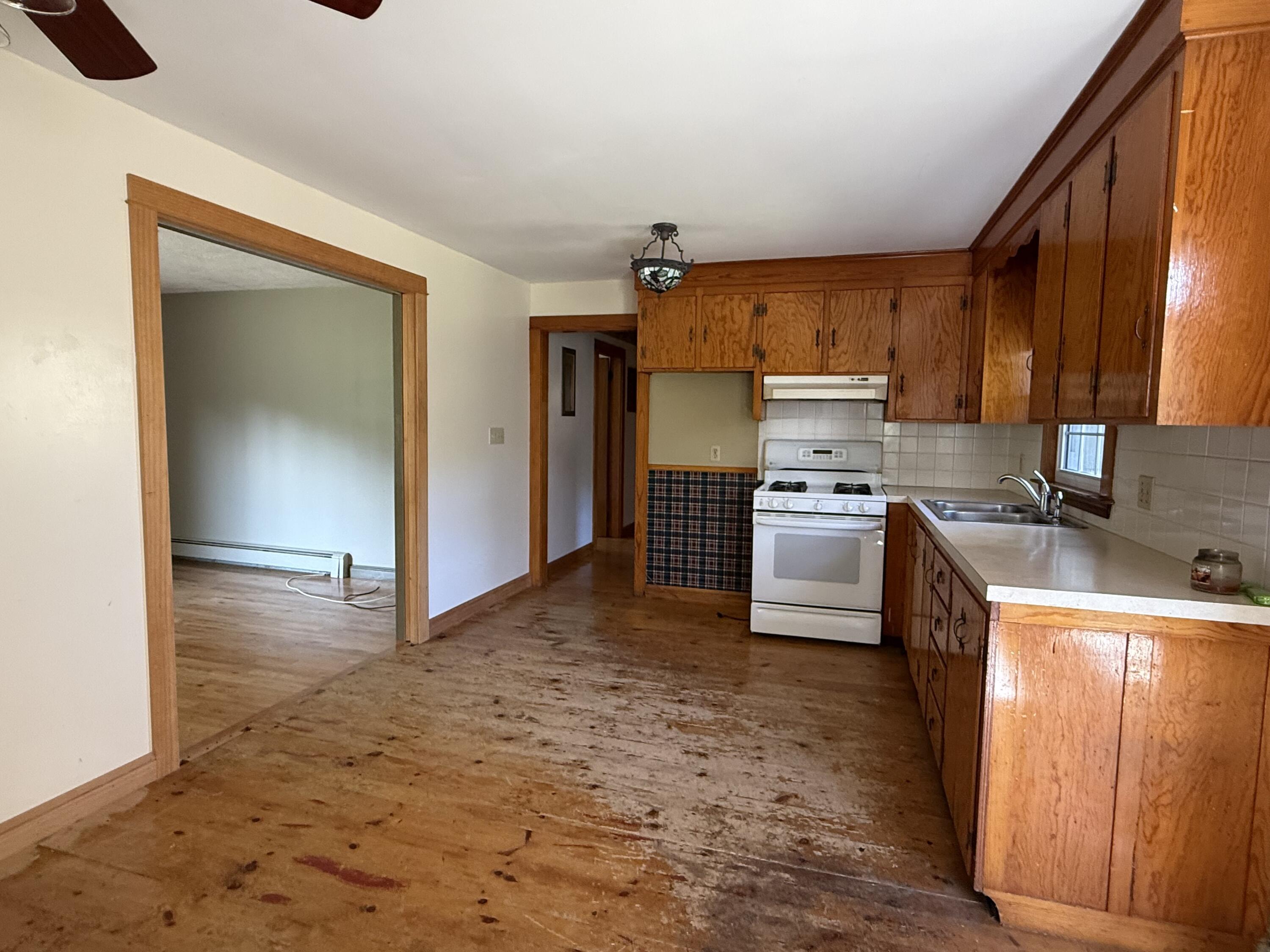 96 Wilson Road Kittery, ME 03904 - Photo 8 of 19 IMG_9479