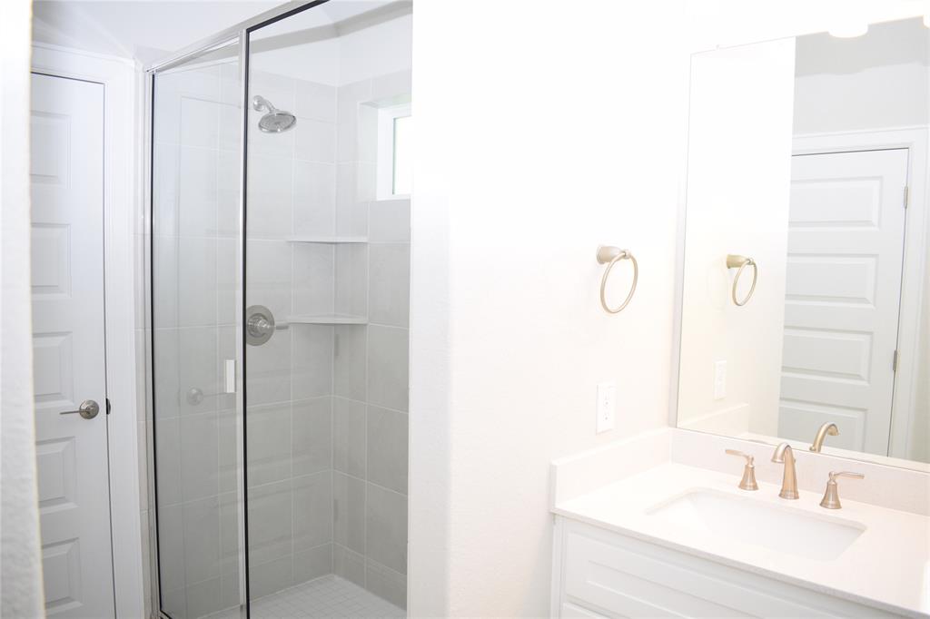 2605 Sam Bass Road, Unit 25 Round Rock, TX 78681 - Photo 10 of 25 a bathroom with a sink and a mirror