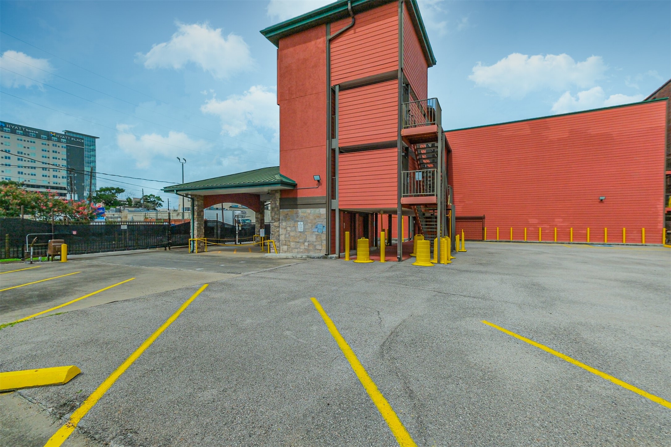 1025 Swanson Street, Unit 211 Houston, TX 77030 - Photo 18 of 18 swimming pool with outdoor seating
