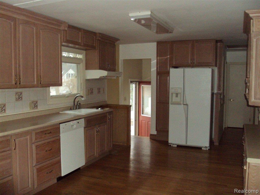 1629 Ridge Road Highland, MI 48356 - Photo 3 of 16 Kitchen.jpg