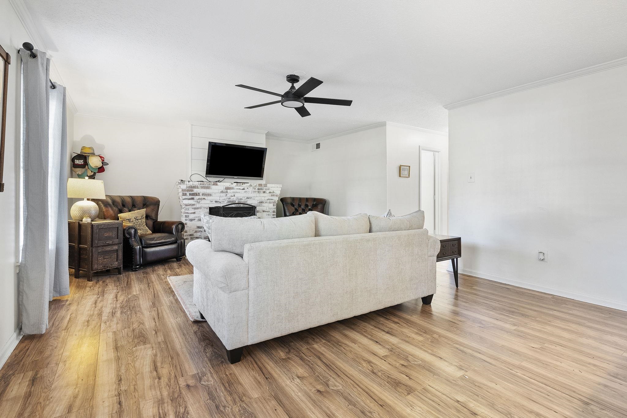 6997 Fords Station Road, Unit 16 Germantown, TN 38138 - Photo 6 of 36 a living room with furniture and a wooden floor