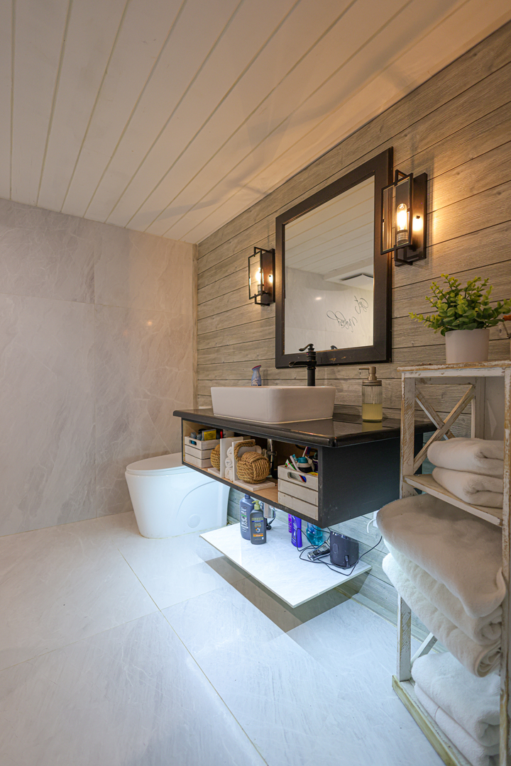 40 North Tower Road, Unit 1E Oak Brook, IL 60523 - Photo 6 of 15 a living room with stainless steel appliances kitchen island granite countertop furniture and a view of kitchen