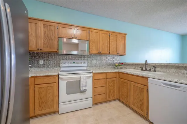 $237,000 | 609 South Woodson Lane, Gardner, KS 66030