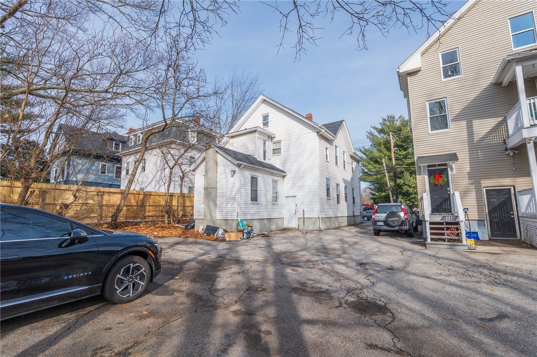596 Smith Street Providence, RI 02908 - Photo 4 of 32