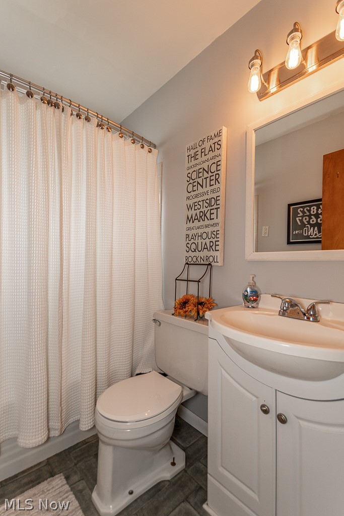 697 Glenhurst Road Willowick, OH 44095 - Photo 17 of 27 Main Floor updated bath