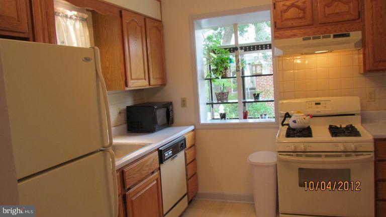 4600 Raspe Avenue Baltimore, MD 21206 - Photo 17 of 19 Kitchen