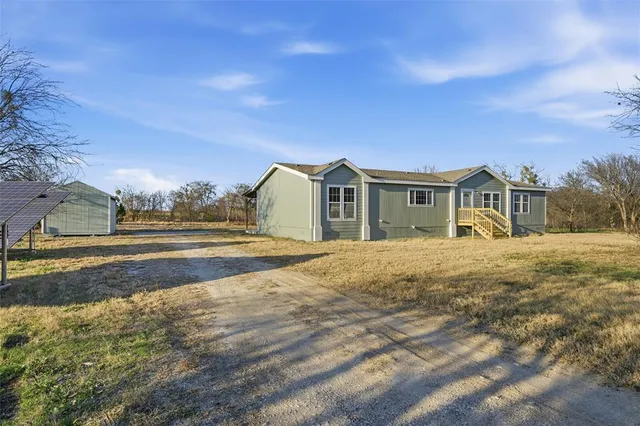 a view of backyard with a barn