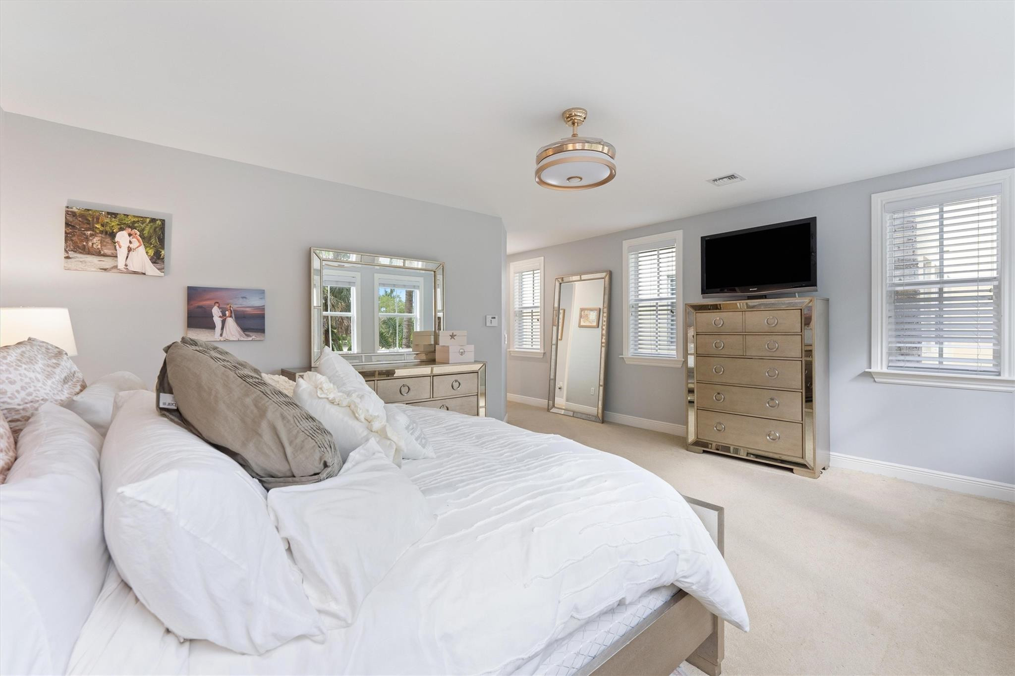 950 Southwest 7th Street, Unit 950 Fort Lauderdale, FL 33315 - Photo 21 of 42 a bedroom with a bed and a television