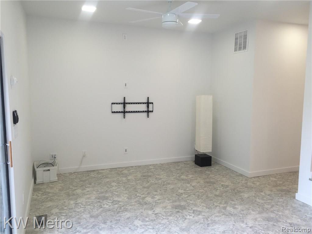 2548 Chalk Farm Road North Warren, MI 48091 - Photo 8 of 19