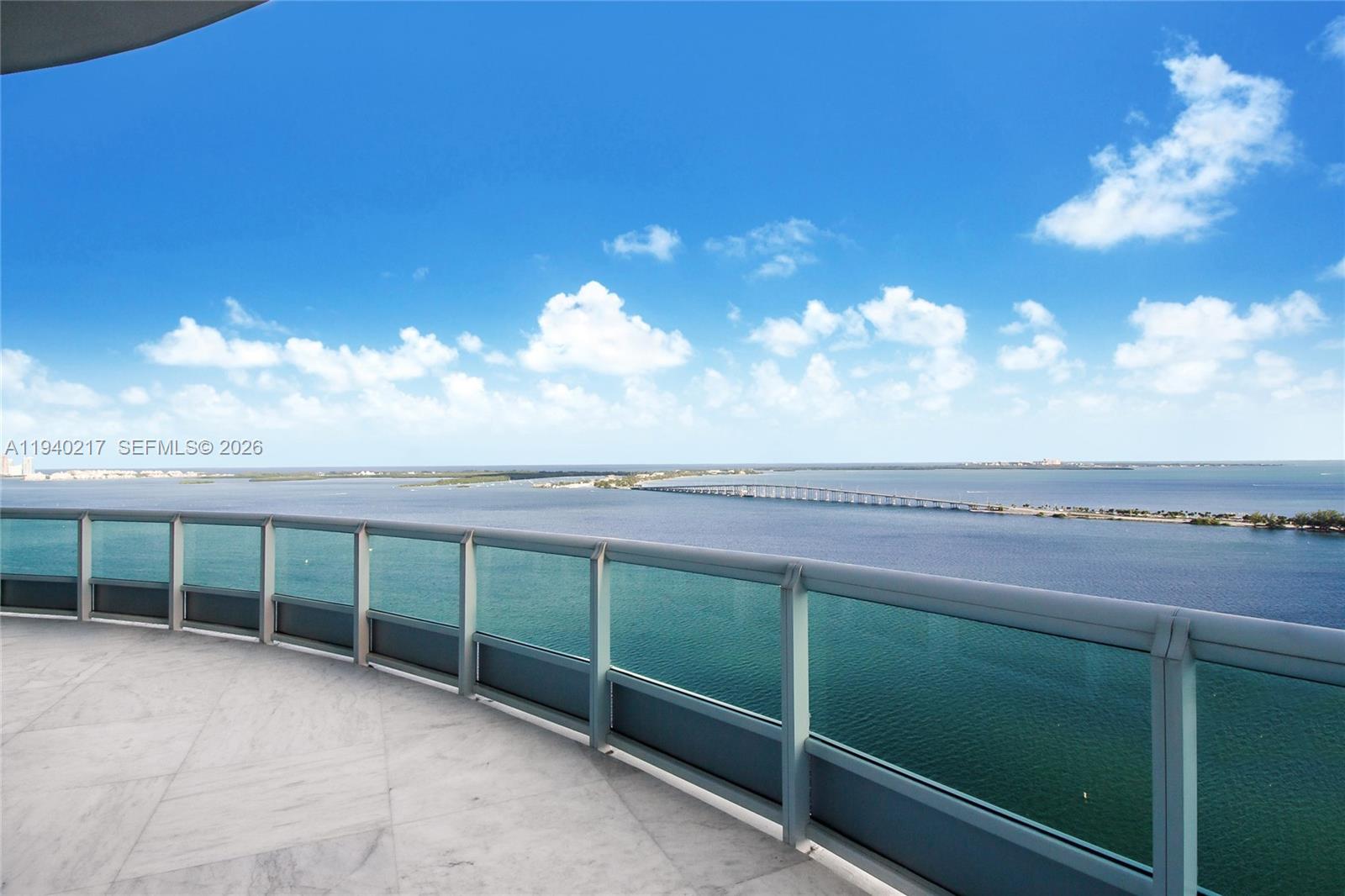 1643 Brickell Avenue, Unit 2902 Miami, FL 33129 - Photo 30 of 32 a view of a terrace