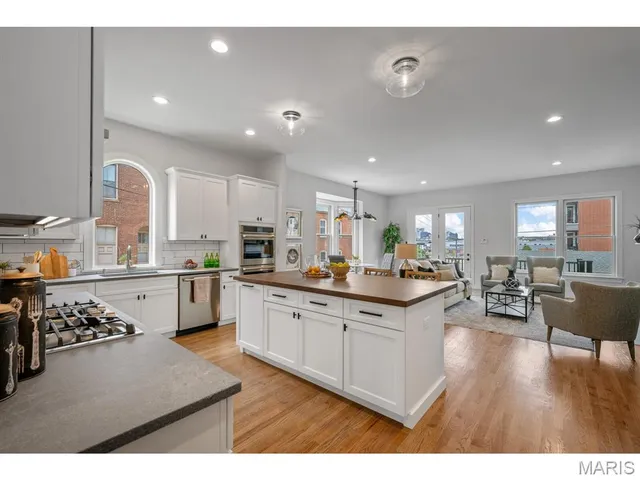 $1,275,000 | 2205 Hickory Street, St. Louis, MO 63104