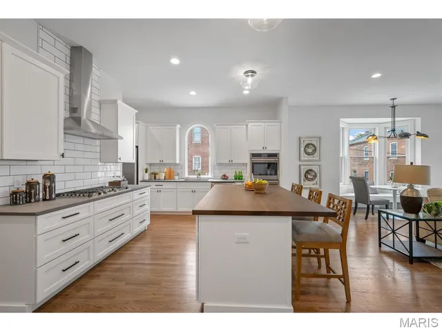 $1,275,000 | 2205 Hickory Street, St. Louis, MO 63104