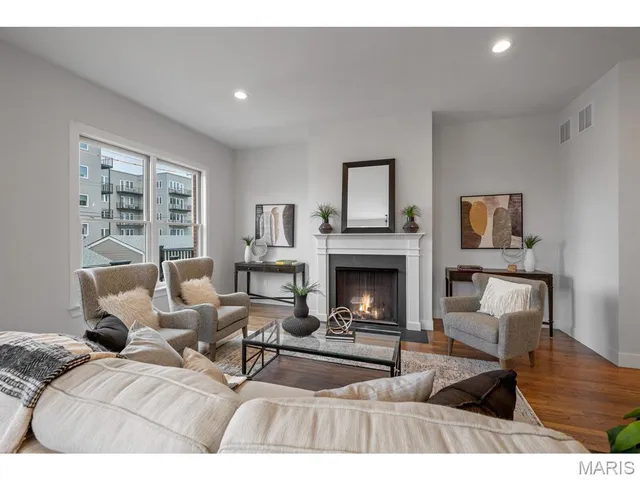 $1,275,000 | 2205 Hickory Street, St. Louis, MO 63104