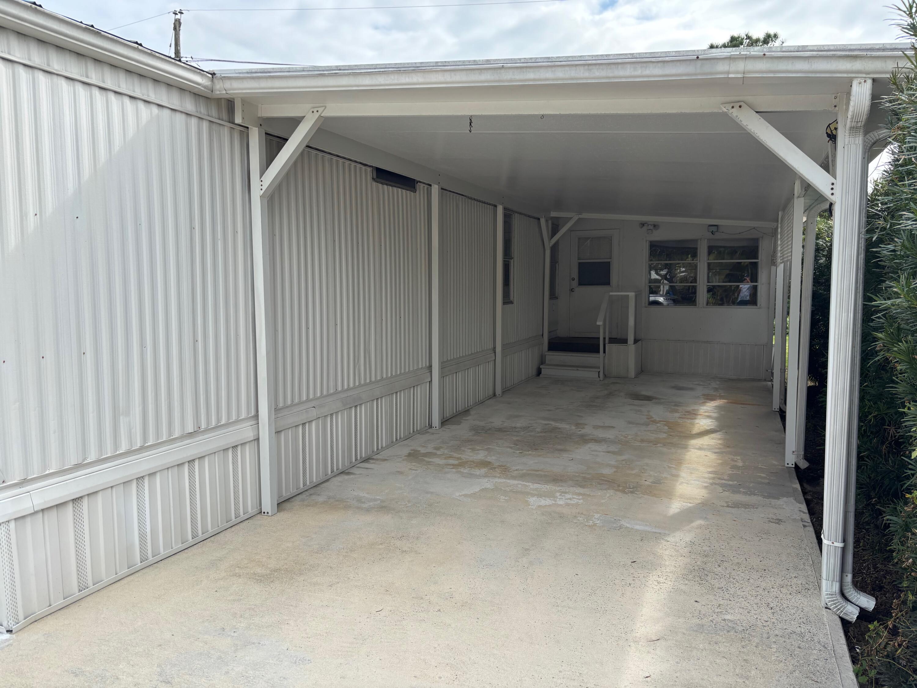 152 Northeast 15th Terrace Stuart, FL 34994 - Photo 3 of 20 IMG_4406