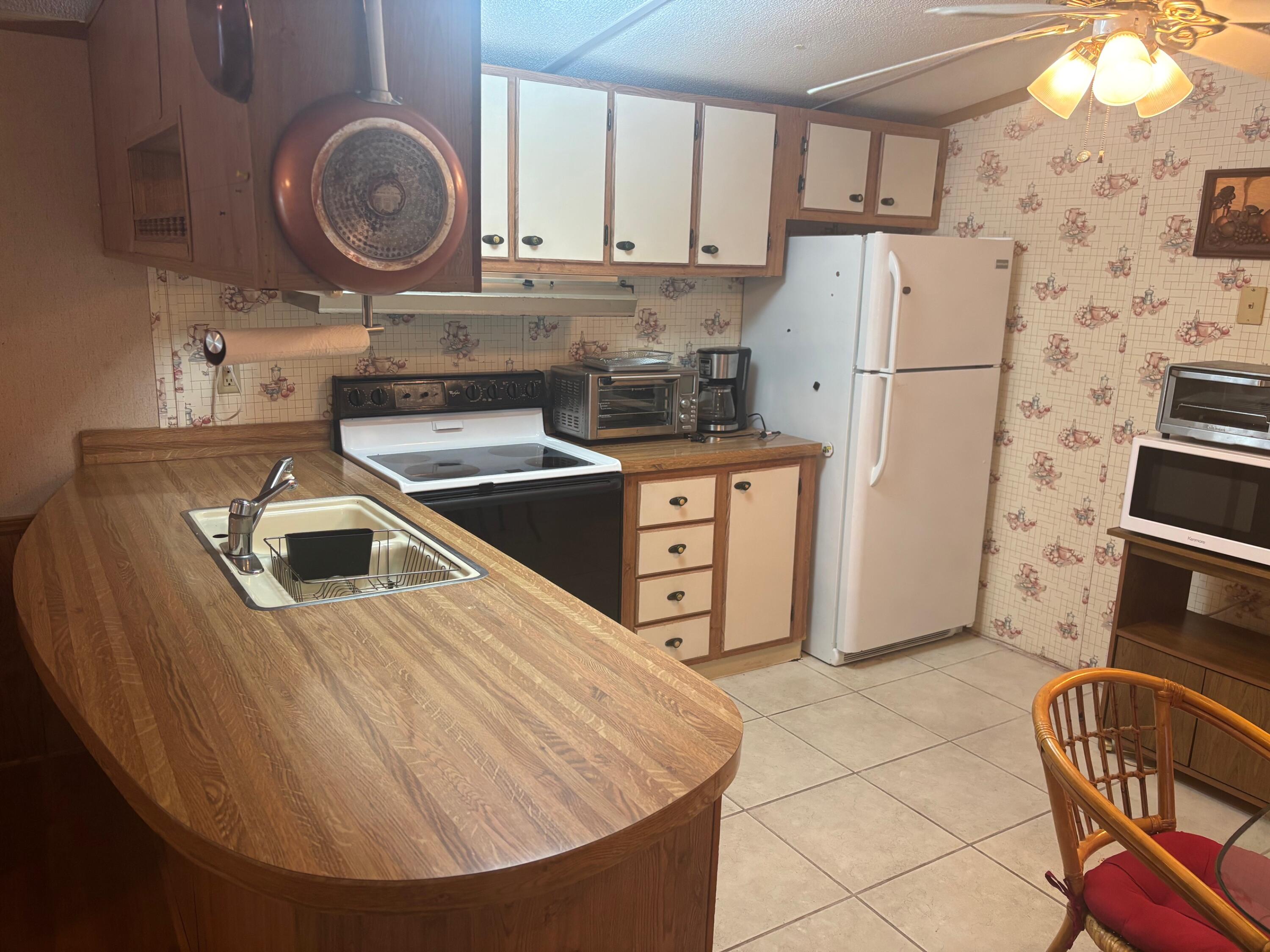 152 Northeast 15th Terrace Stuart, FL 34994 - Photo 8 of 20 IMG_4385