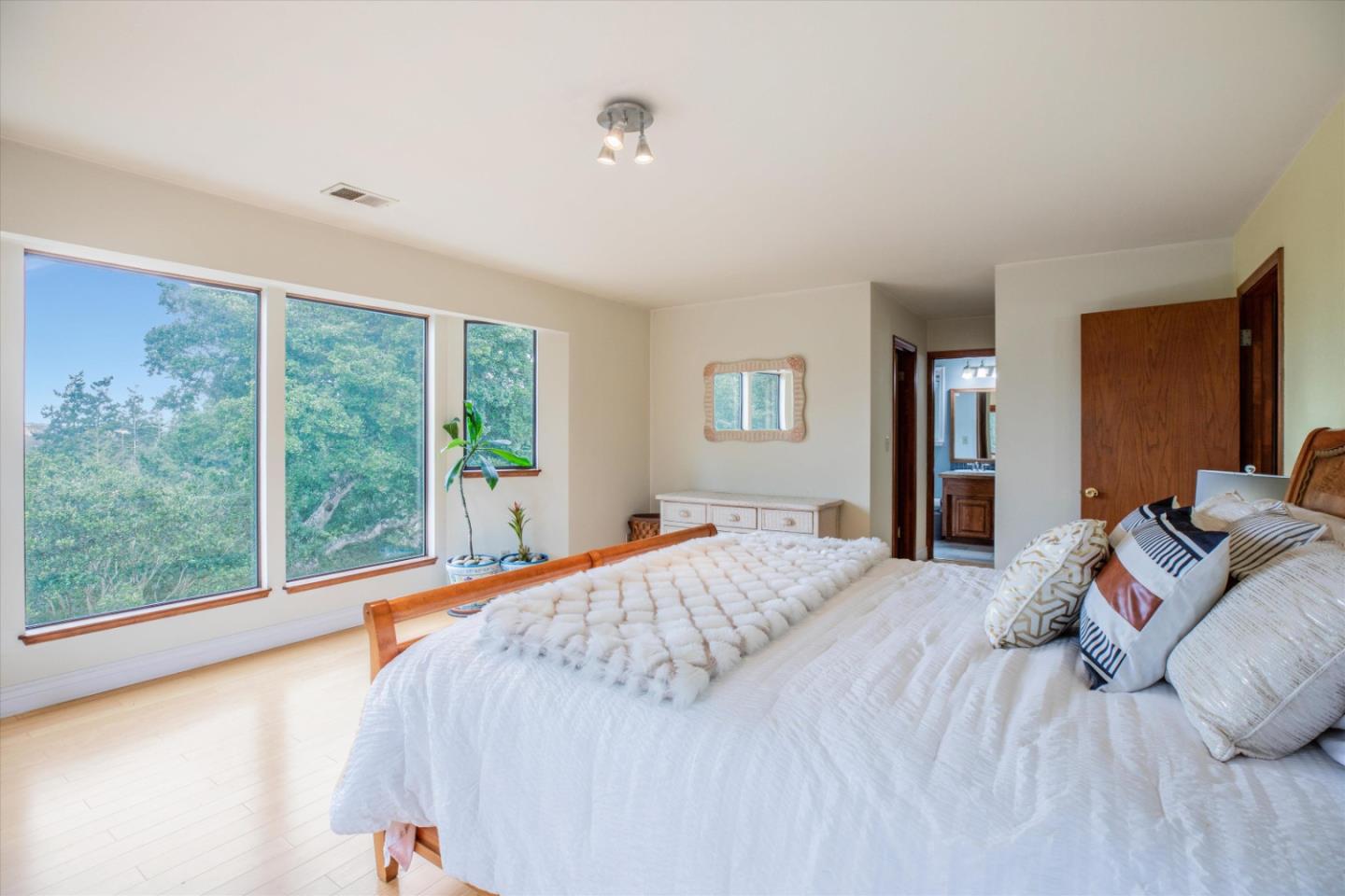 6333 Tustin Road Salinas, CA 93907 - Photo 36 of 88 a bedroom with a large bed and a large window