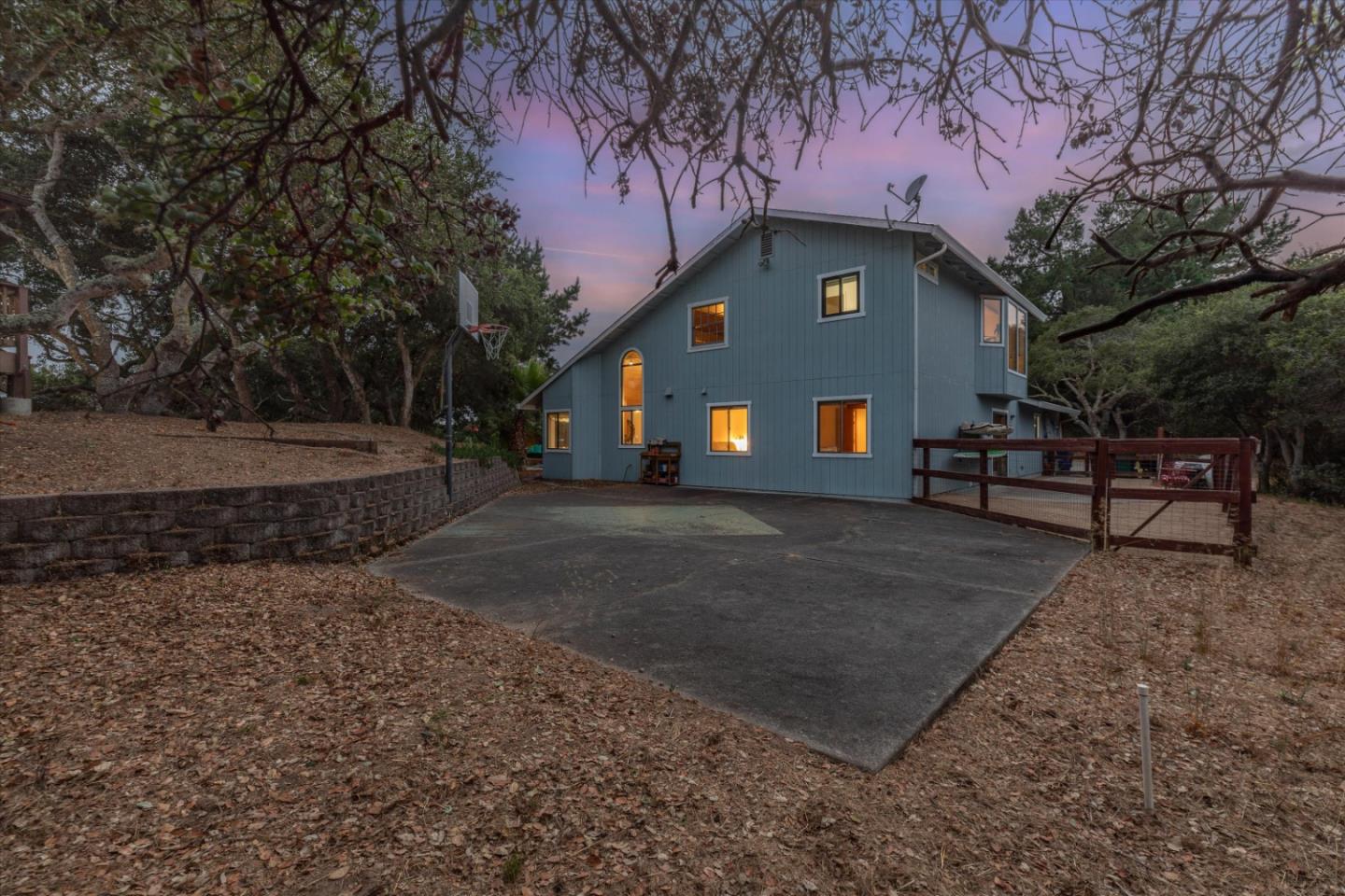 6333 Tustin Road Salinas, CA 93907 - Photo 75 of 88 a front view of a house with garden