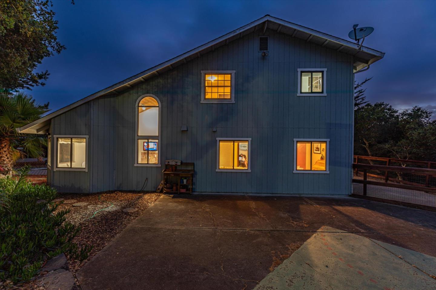 6333 Tustin Road Salinas, CA 93907 - Photo 82 of 88 a front view of house with yard