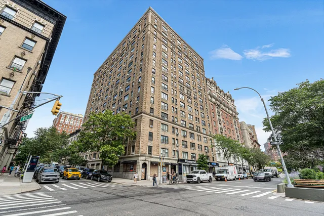 $725,000 | 235 West 102nd Street, Unit 11O | Upper West Side