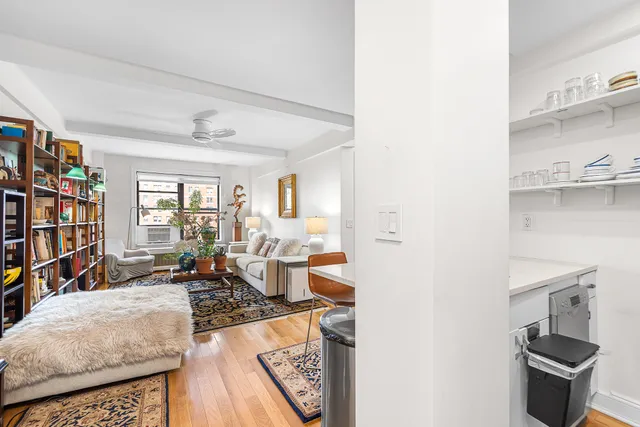 $725,000 | 235 West 102nd Street, Unit 11O | Upper West Side