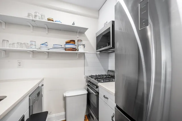 $725,000 | 235 West 102nd Street, Unit 11O | Upper West Side