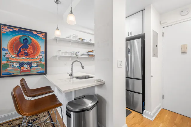 $725,000 | 235 West 102nd Street, Unit 11O | Upper West Side