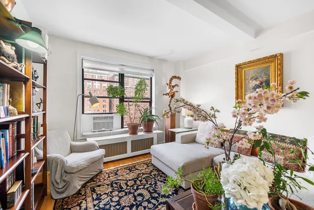 $725,000 | 235 West 102nd Street, Unit 11O | Upper West Side