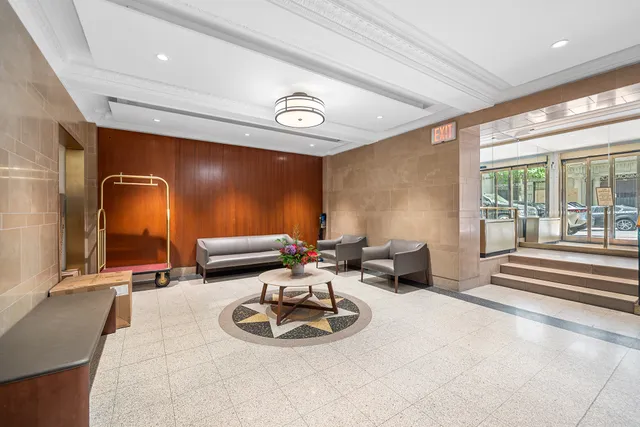 $725,000 | 235 West 102nd Street, Unit 11O | Upper West Side