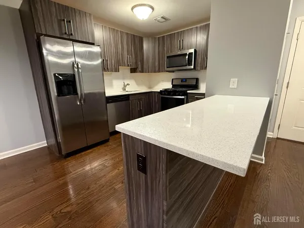 $2,395 | 1400 St Georges Avenue, Unit 304, Avenel, NJ 07001