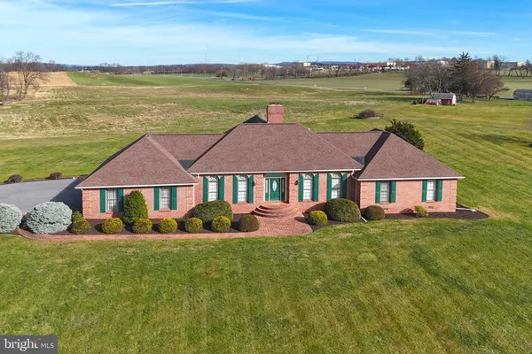 $674,900 | 1015 Buchanan Trail East, Greencastle, PA 17225