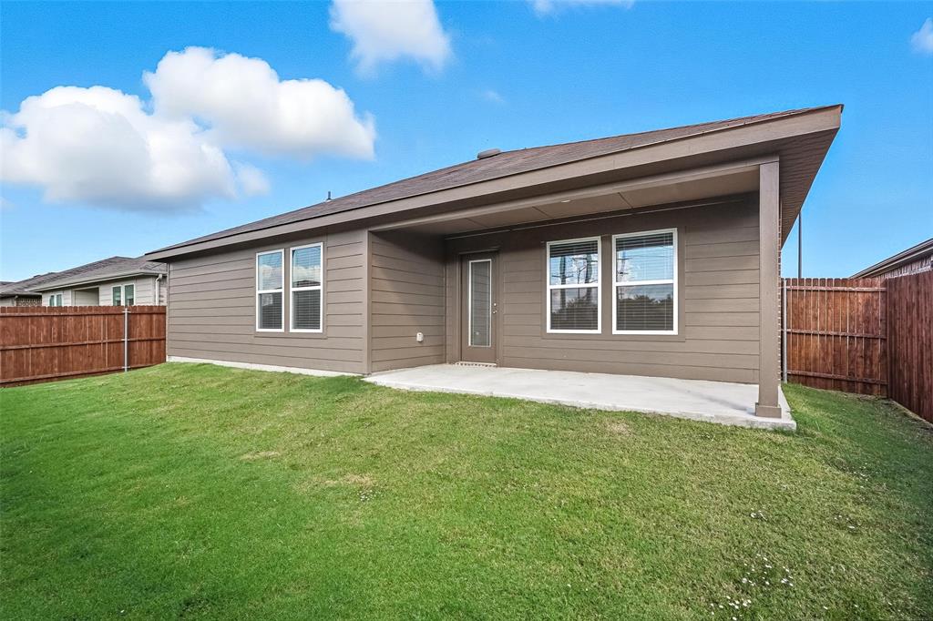 110 Labein Avenue Greenville, TX 75402 - Photo 18 of 20 a backyard of a house with lots of green space