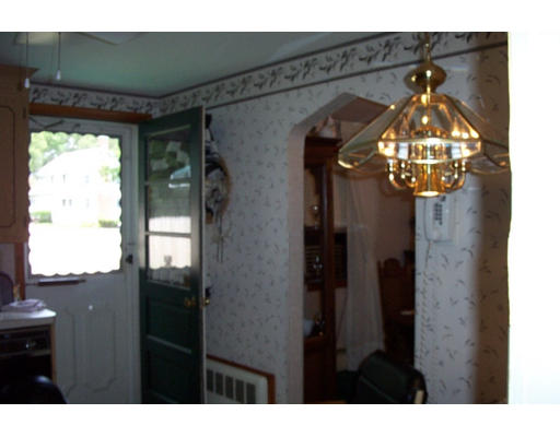 47 Windsor Road Stoneham, MA 02180 - Photo 3 of 13 Gallery Image 3